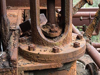 Engine of abandoned steam crane at Wondabyne Quarry