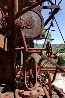 Engine of abandoned steam crane at Wondabyne Quarry