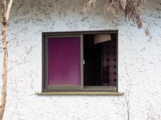 Cottage window at Car Hotel Mangetsu