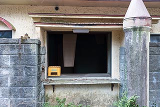 Office window of Car Hotel Mangetsu
