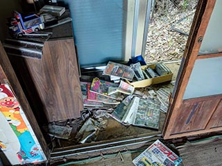 Magazines and other stuff in abandoned Japanese house