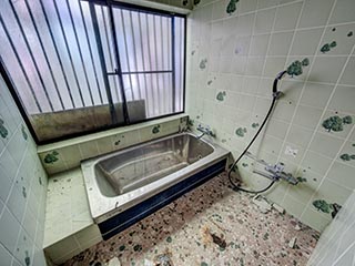 Abandoned bathroom, Kanagawa Prefecture, Japan
