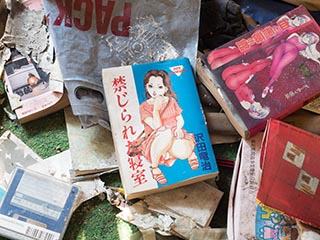 Erotic novel in abandoned Japanese house