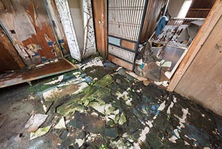 Decaying Upstairs Rooms in Abandoned Hokkaido Farmhouse