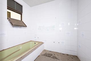 Abandoned Love Hotel Arisu Bathroom