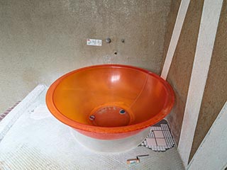 Round bath in Hotel Gaia