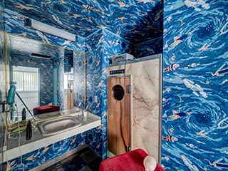 Vanity and sauna in Hotel Gaia