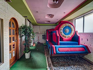 Locomotive bed in Hotel Gaia