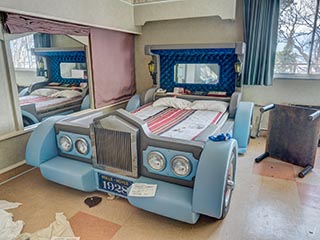 Rolls Royce bed in Hotel New Royal