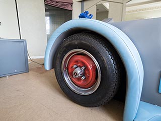 Wheel of Rolls Royce bed in Hotel New Royal