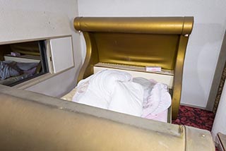 Abandoned Love Hotel Sekitei Guest Room Bed