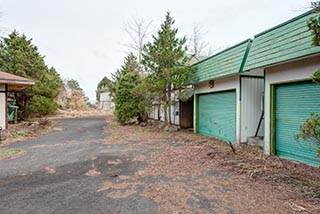Abandoned Love Hotel Sekitei Guest Garages