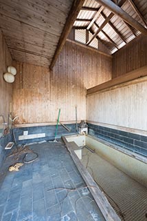 Abandoned Hotel Suzukigaike Bathhouse