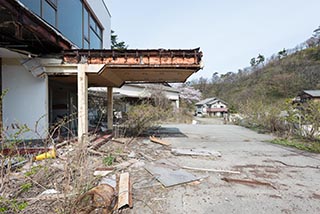 Abandoned Hotel Suzukigaike Lobby Entrance