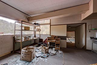 Abandoned Hotel Suzukigaike Kitchen