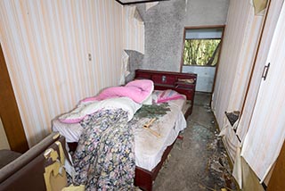 Bed in Motel Akatsuki