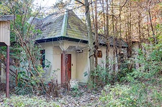 Abandoned Love Hotel Century Cottage