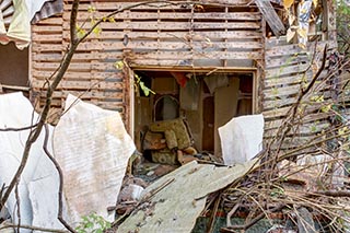 Abandoned Love Hotel Don Quixote Decaying Cottage