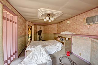 Abandoned Love Hotel Dreamy Guest Room