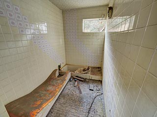Bathroom in Motel Sun River