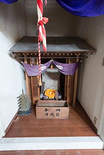 Shrine in Abandoned Nametara Onsen