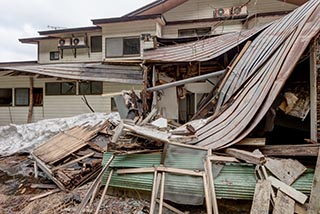 Abandoned Nametara Onsen Collapsing Roof