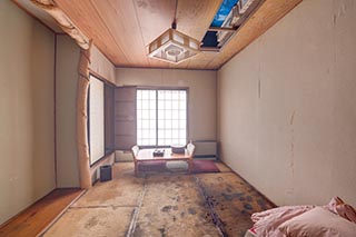 Abandoned Oirasekeiryu Onsen Hotel Guest Room