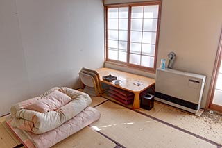Abandoned Oirasekeiryu Onsen Hotel Guest Room