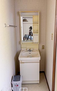 Abandoned Oirasekeiryu Onsen Hotel Sink