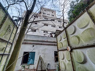 Rear view of abandoned Queen Château Soapland