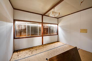 Abandoned Shin-Hato no Yu Onsen Guest Room