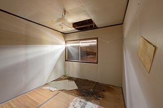 Abandoned Shin-Hato no Yu Onsen Guest Room