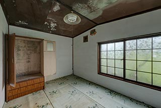 Abandoned Minshuku Bedroom