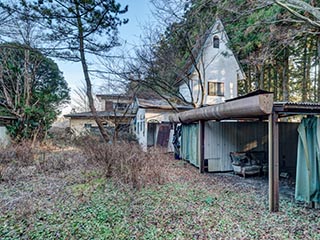 Courtyard of Car Hotel Mangetsu