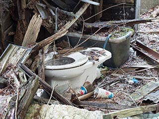 Old toilet at Car Hotel Mangetsu