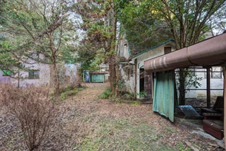 Courtyard of Car Hotel Mangetsu