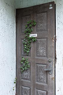 Door to cottage at Car Hotel Mangetsu