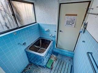 Abandoned bathroom, Kanagawa Prefecture, Japan