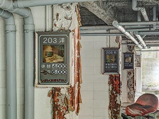 Room signs in parking garage of Hotel Bluebird