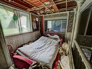 Guest room in Hotel Bluebird