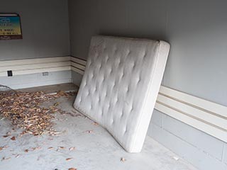 Mattress in carport at Hotel Gaia