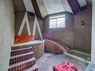 Bathroom with water slide in Hotel Gaia