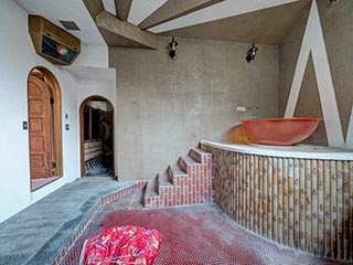 Bathroom with water slide in Hotel Gaia