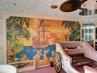 Disney themed room in Hotel Gaia