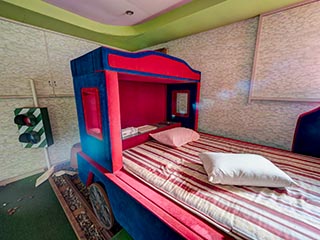 Locomotive bed in Hotel Gaia