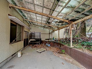 Office carport at Hotel Gaia