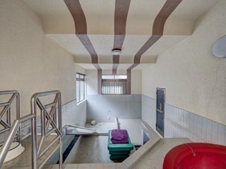 Bathroom with water slide in Hotel Gaia