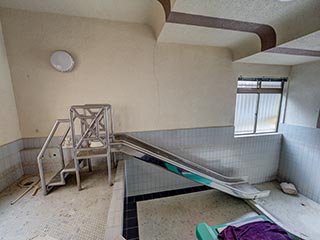 Bathroom with water slide in Hotel Gaia