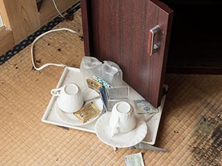 Teaset on floor at Hotel Gaia