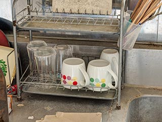 Cups on draining rack at Hotel Gaia